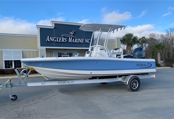 2024 Robalo 206 Cayman Steel Blue/White Boat